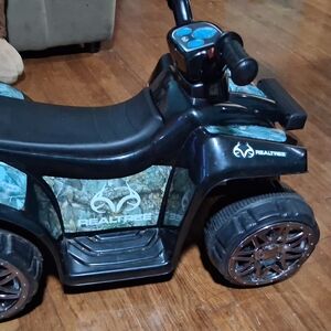 Realtree Camouflage and Black Kids Ride-On Vehicle